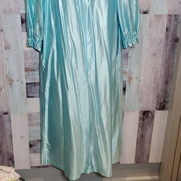 Vintage At Home Wear Sz L 16/18 Ice Blue Satin Zip Robe Ruffle Neck Pockets 1024 - Picture 3 of 10